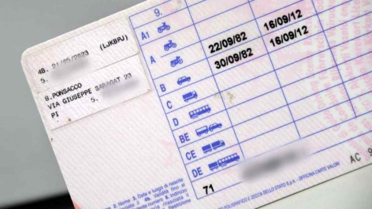 Patente scaduta? Non fare il rinnovo così: ormai non vale più