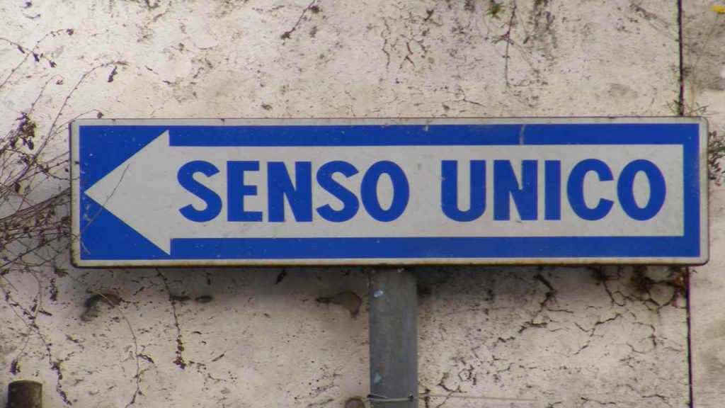 Strade a senso unico, l'infrazione che fanno in molti ti costa