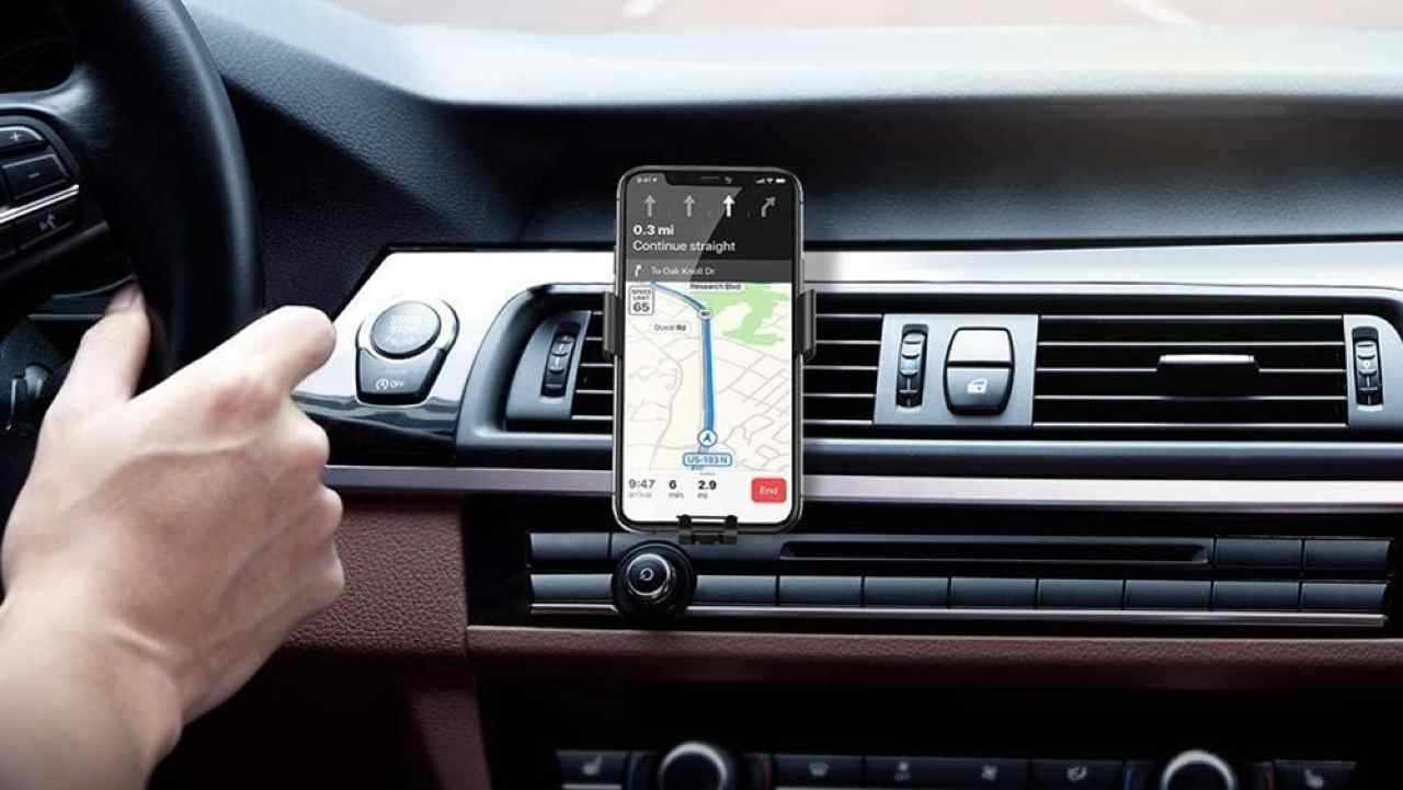Supporto per cellulare da auto, è inutile I Il Codice della Strada ti  punisce se tocchi il navigatore - GiornaleMotori