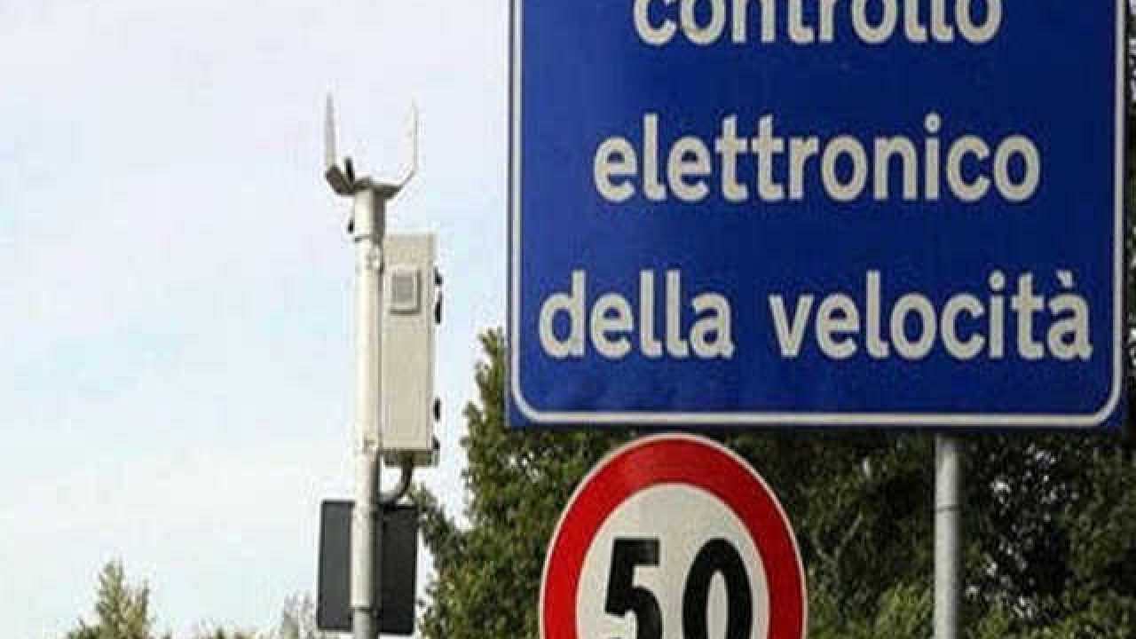 eccesso-di-velocit-da-oggi-scatta-il-nuovo-obbligo-multe-salate-fino