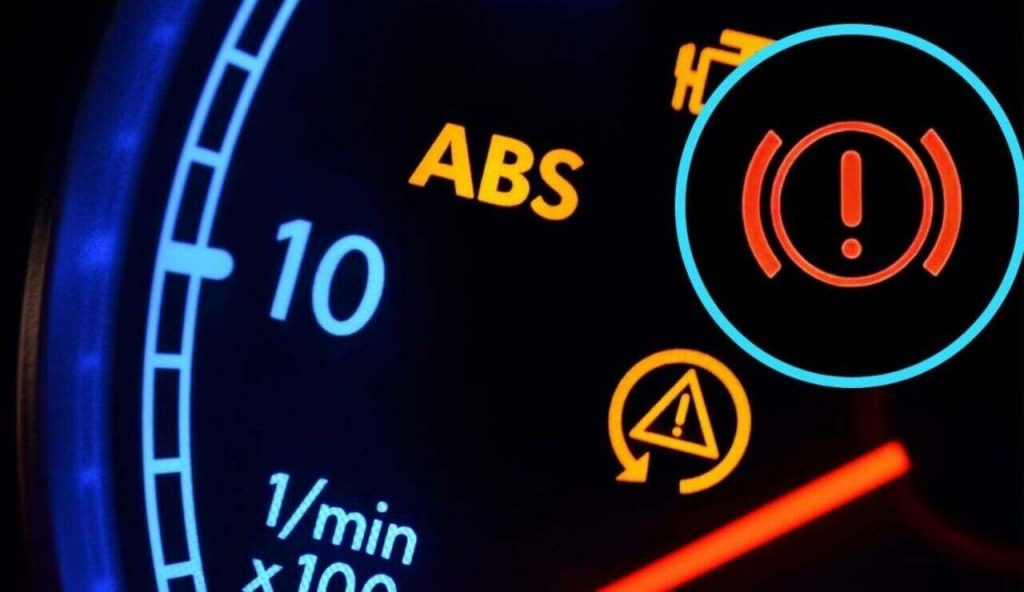 Spia ABS accesa, ecco la prima cosa da fare Non devi nemmeno scendere