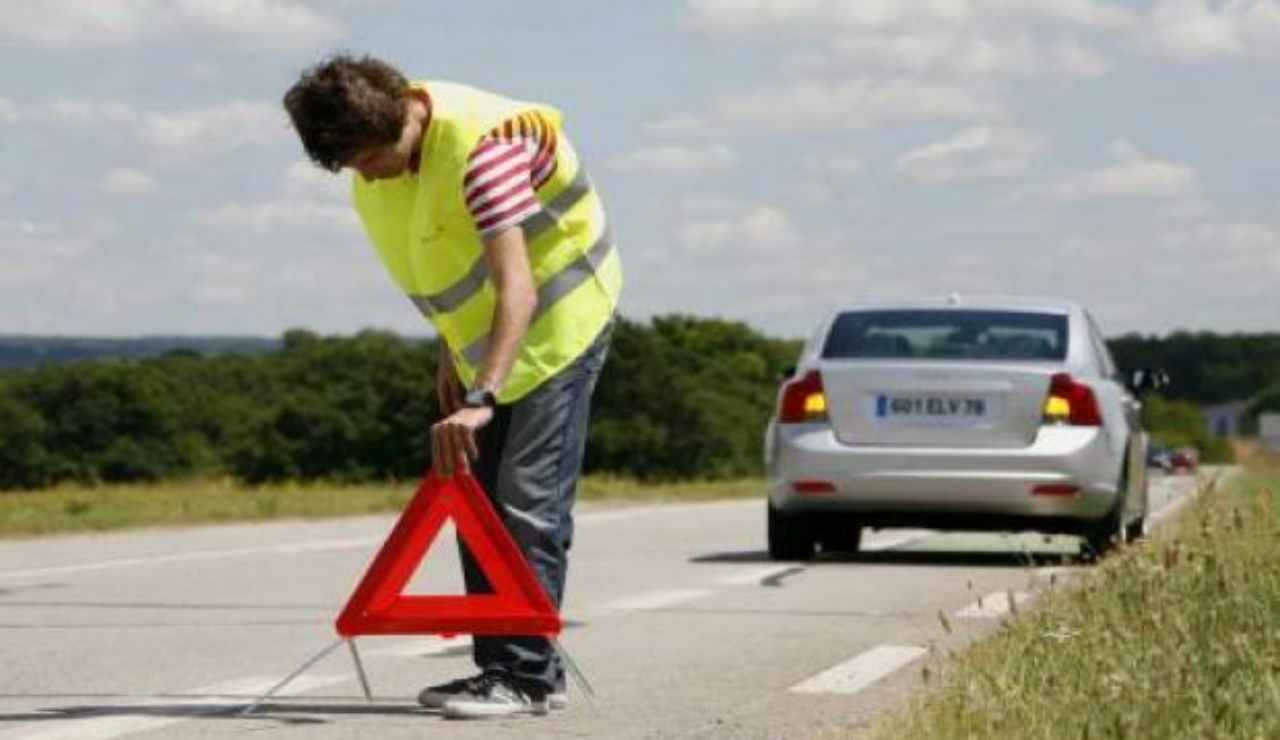 In auto è obbligatorio pesanti multe per i contravventori Vita in