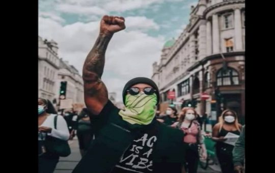 Black Lives Matter: Hamilton durante una manifestazione