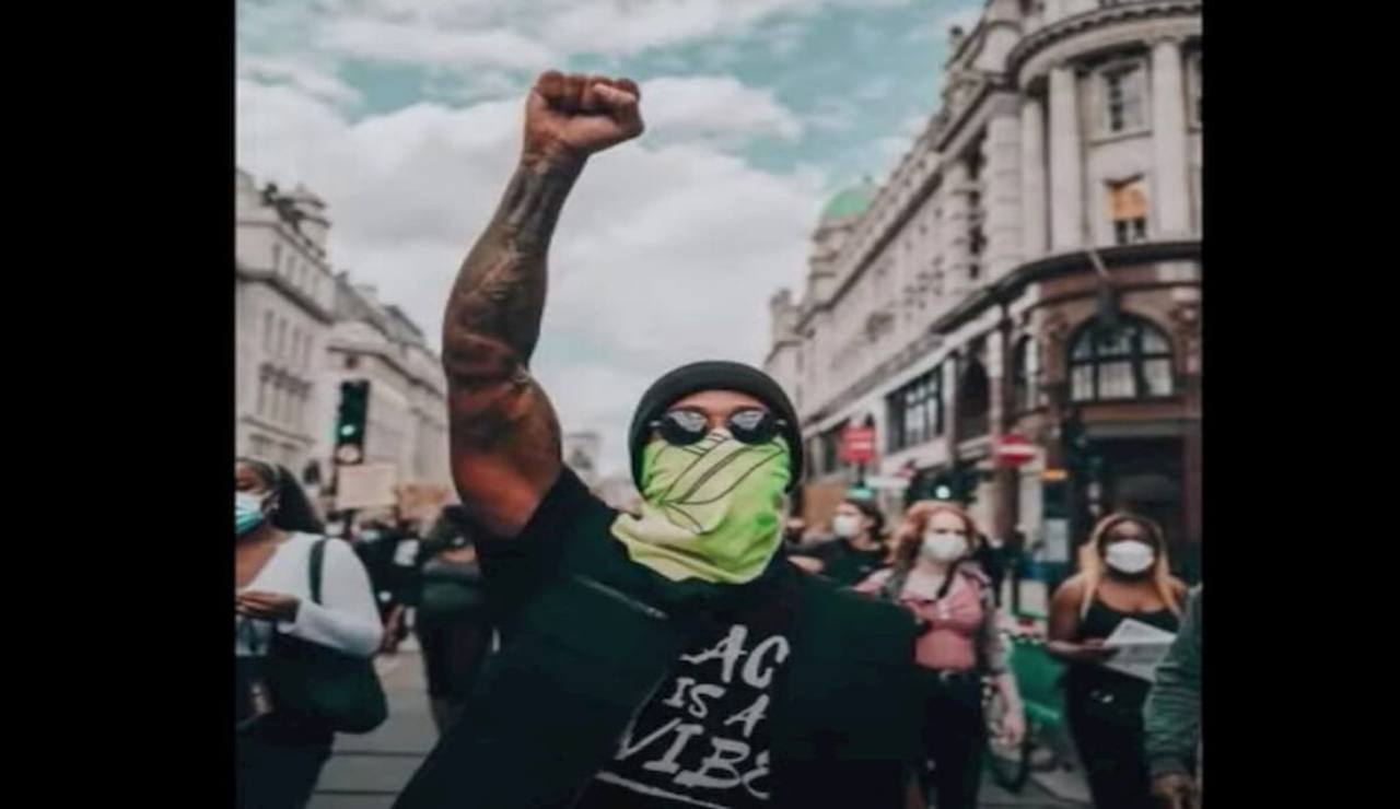 Black Lives Matter: Hamilton durante una manifestazione