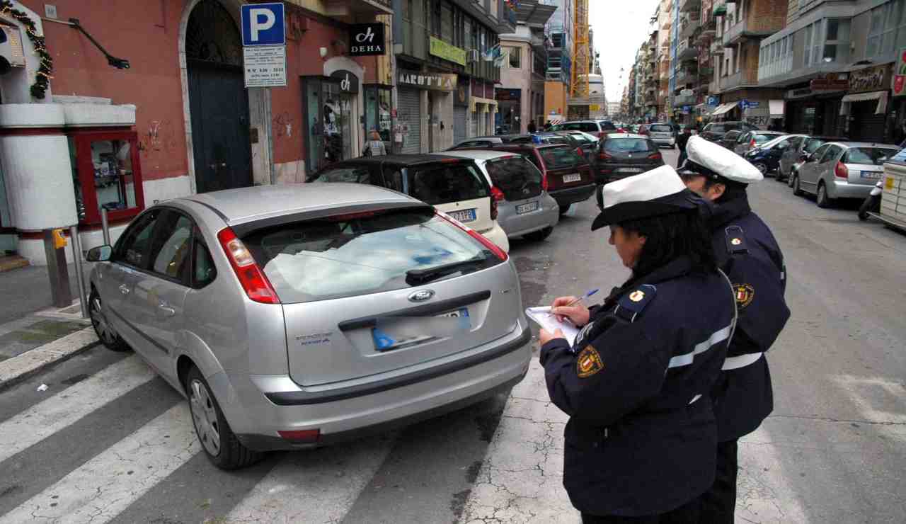 Divieto di sosta, non ci cascare | Ti arriva la multa ma non devi pagarla -  GiornaleMotori