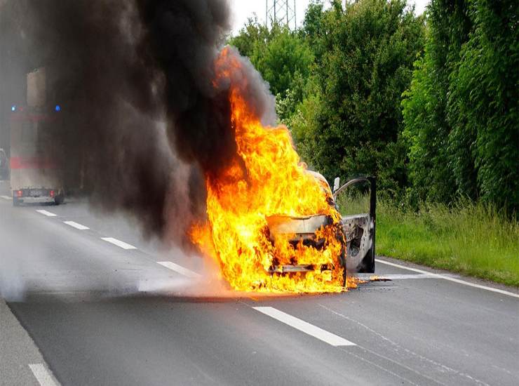 Auto elettrica incendi