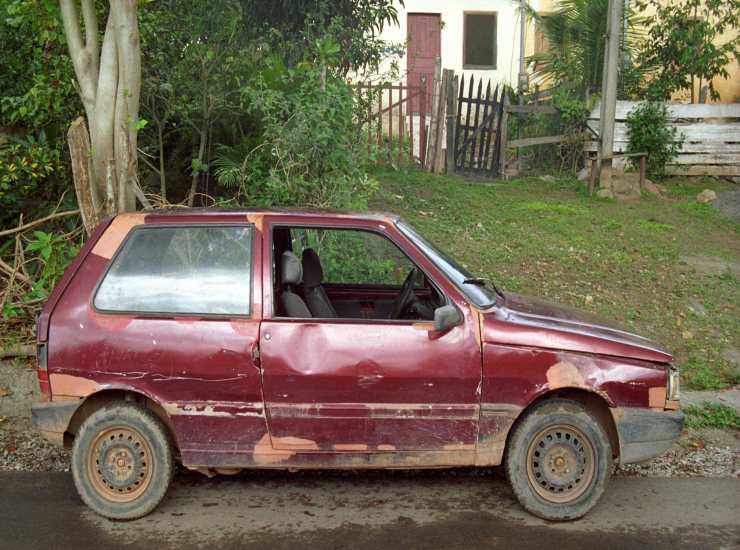 Auto rovinata