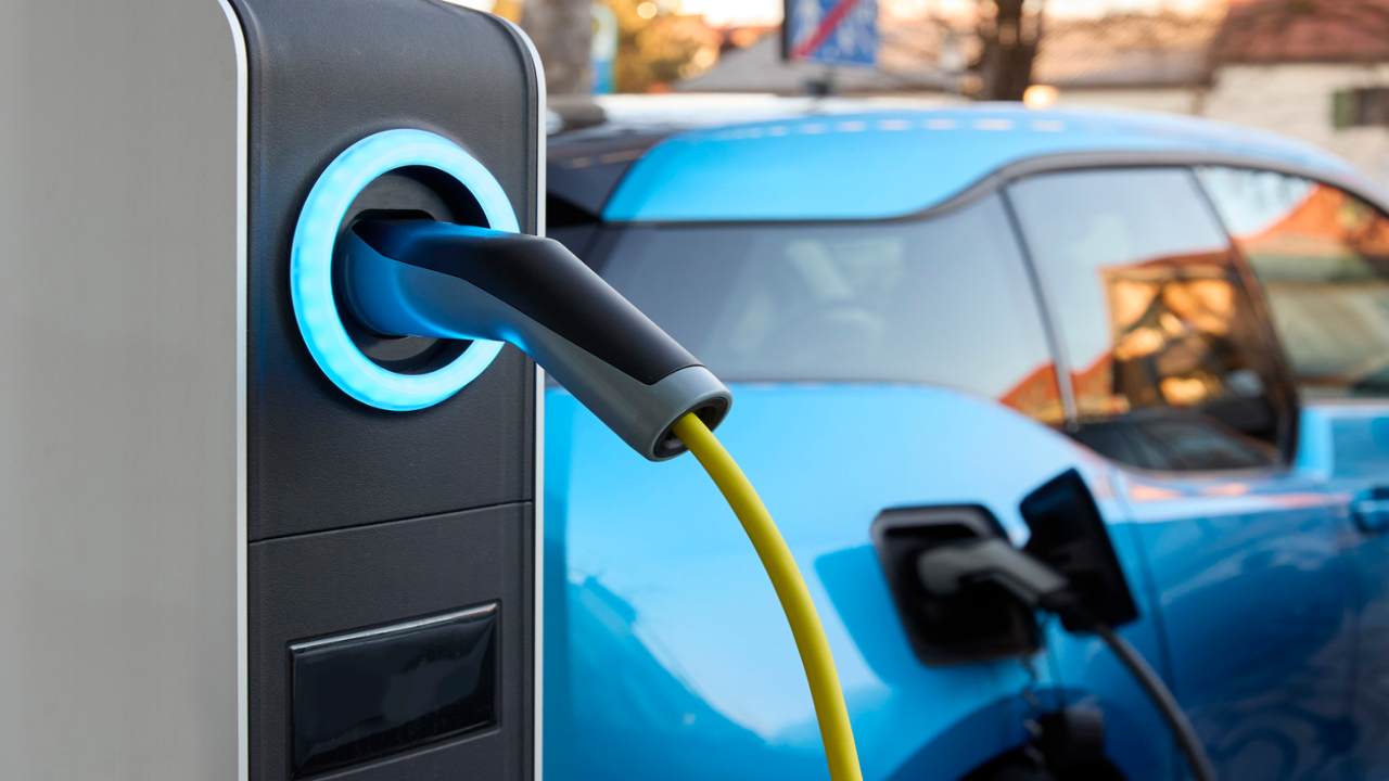 Colonnina ricarica auto elettrica