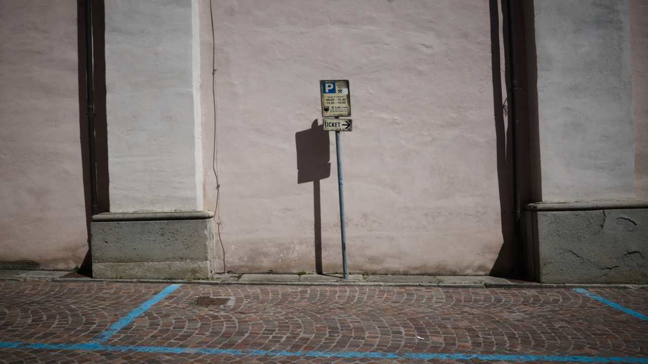 Parcheggi strisce blu