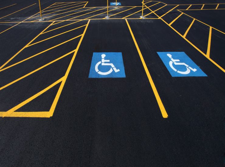 Parcheggi strisce gialle