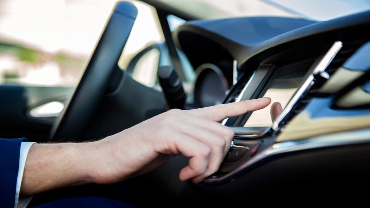 Este botón de tu coche te salva la vida y evita costosas averías: ¿Lo conoces?  Ahora lo usarás todo el tiempo.