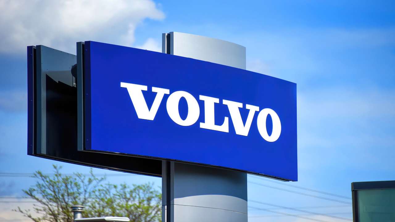 L'insegna della Volvo - fonte depositphotos.com - giornalemotori.it