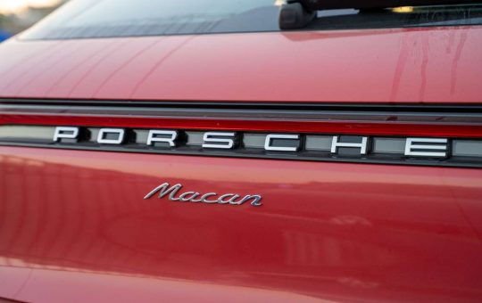 Porsche Macan 100% elettrica - fonte depositphotos.com - giornalemotori.it
