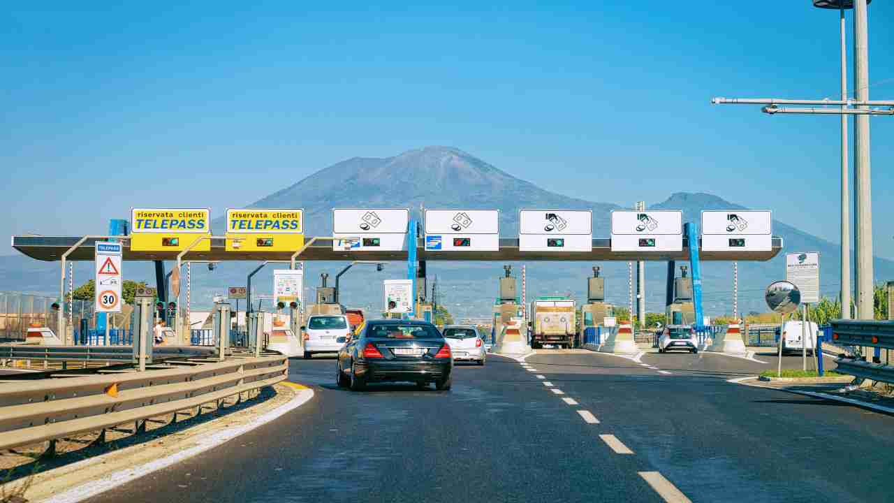 aumento pedaggi autostradali in Italia - depositphotos.com - giornalemotori.it