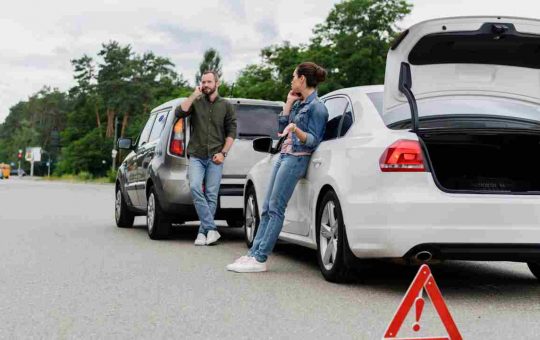 sicurezza auto incidente triangolo - Depositphotos.com - giornalemotori.it