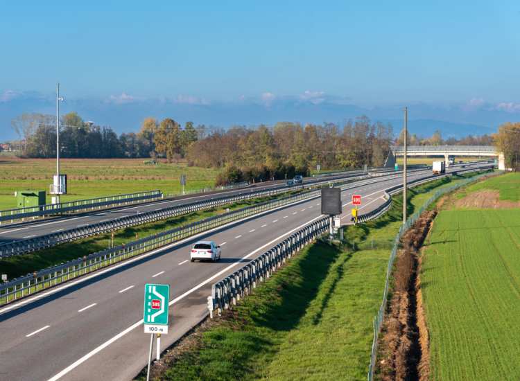 un tratto dell'autostrada in Italia - depositphotos.com - giornalemotori.it