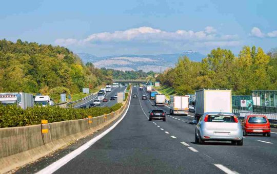 Un'autostrada in Italia - depositphotos.com - giornalemotori.it