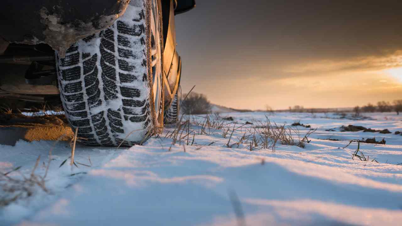 Errore degli automobilisti in inverno - fonte depositphotos.com - giornalemotori.it