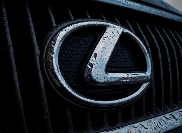 Il logo della Lexus - fonte stock.adobe - giornalemotori.it