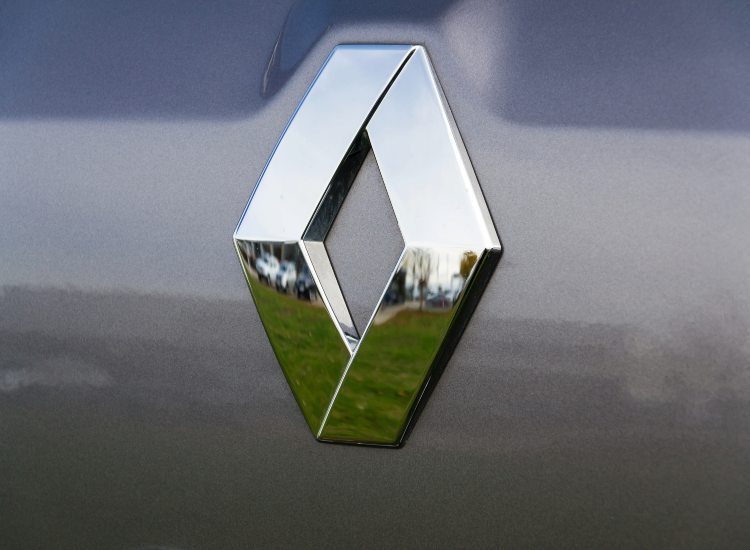 Il logo della Renault - fonte depositphotos.com - giornalemotori.it