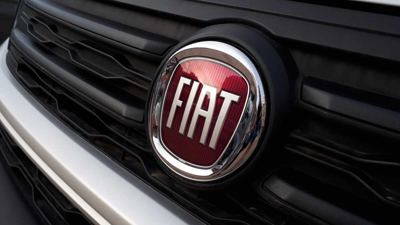 Il logo dell'azienda italiana Fiat - fonte depositphotos.com - giornalemotori.it