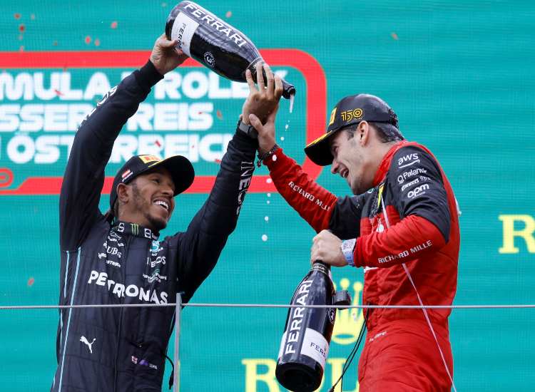 Lewis Hamilton e Charles Leclerc, dal 2025 piloti Ferrari - fonte Ansa Foto - giornalemotori.it