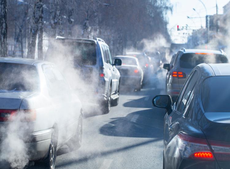 Stop alla circolazione di auto inquinanti - fonte depositphotos.com - giornalemotori.it