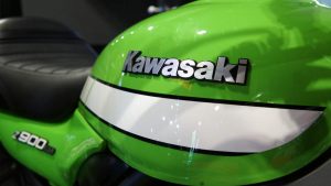 Il logo della Kawasaki su una moto - fonte depositphotos.com - giornalemotori.it