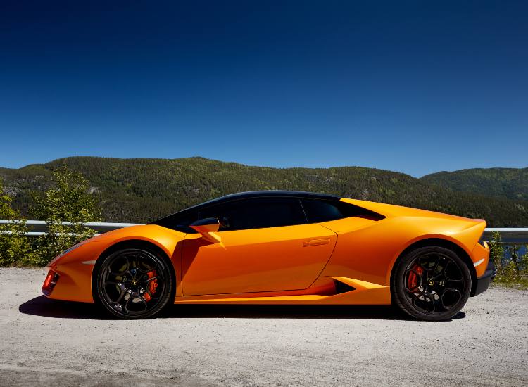 La foto di una Lamborghini - fonte stock.adobe - giornalemotori.it
