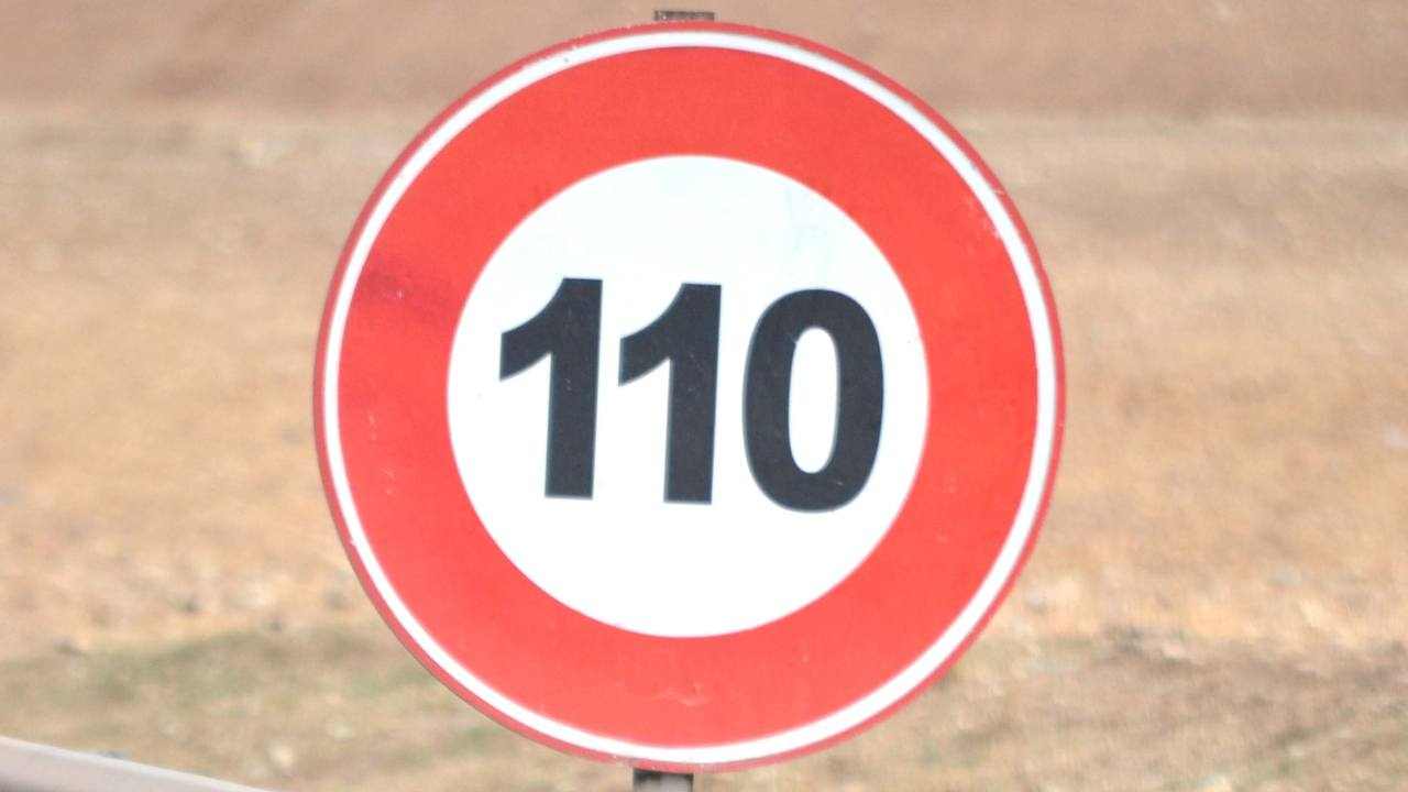 Limite di velocità a 110 chilometri orari - fonte depositphotos.com - giornalemotori.it