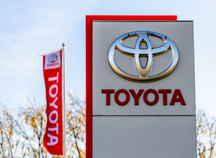 L'insegna di un logo Toyota - fonte depositphotos.com - giornalemotori.it