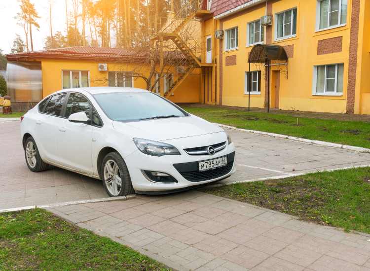 Un modello di Opel Astra - fonte depositphotos.com - giornalemotori.it