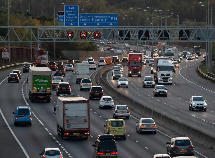 Un'autostrada nei pressi di Londra, nel Regno Unito - fonte depositphotos.com - giornalemotori.it