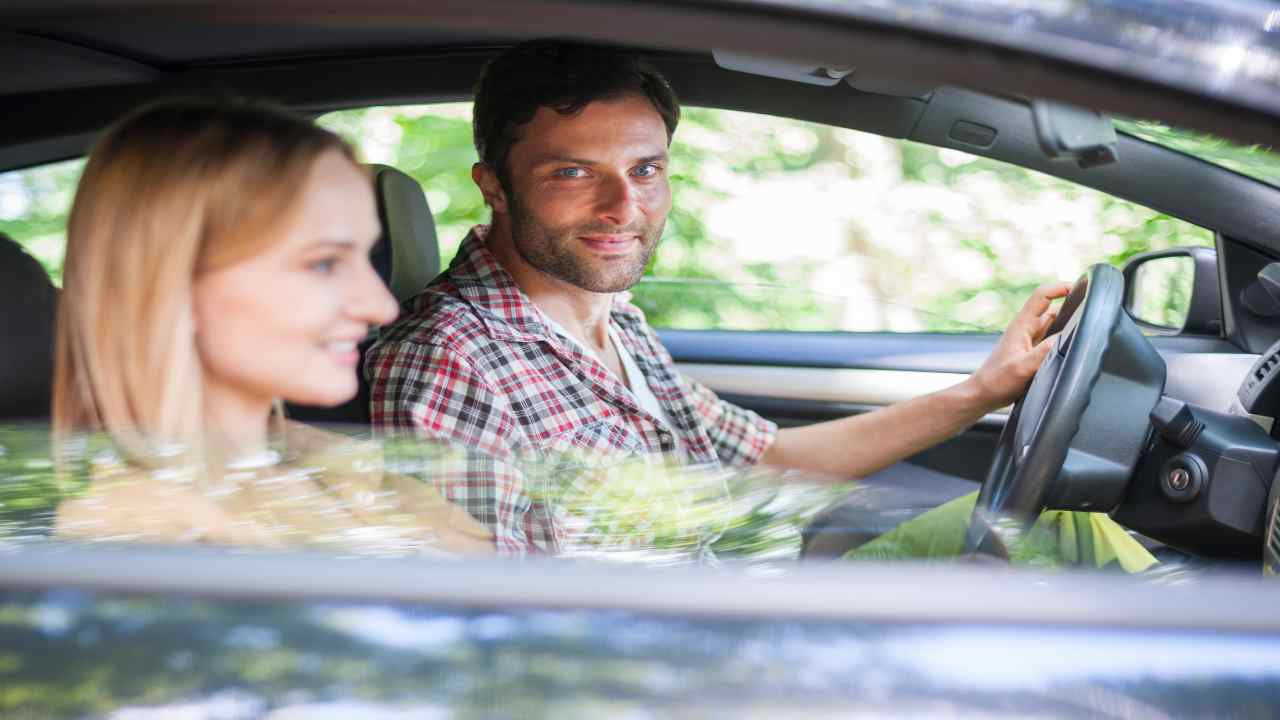 Uomo o donna, chi guida meglio - fonte depositphotos.com - giornalemotori.it