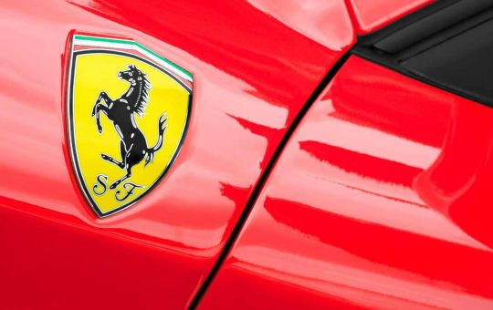 Ferrari, il clamoroso addio che preoccupa i fan - fonte stock.adobe - giornalemotori.it