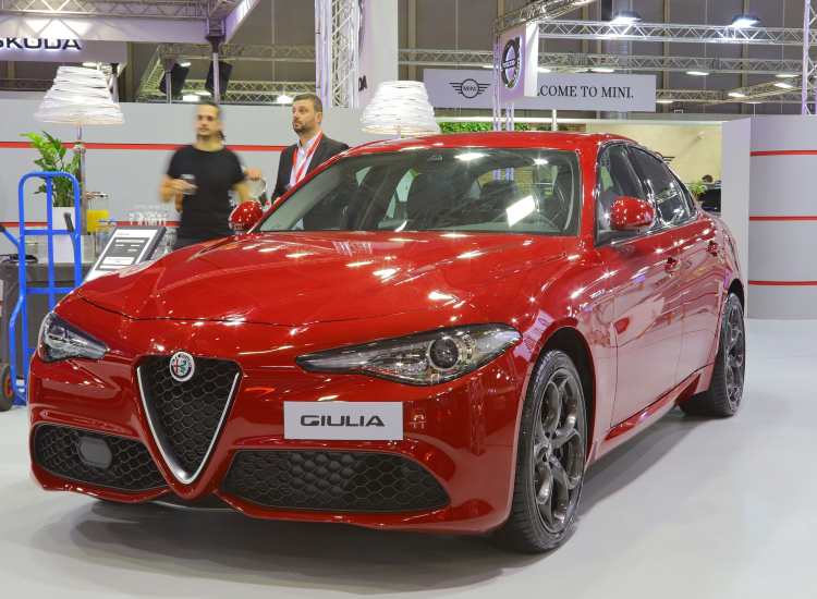 La foto di un'Alfa Romeo Giulia elettrica - fonte depositphotos.com - giornalemotori.it