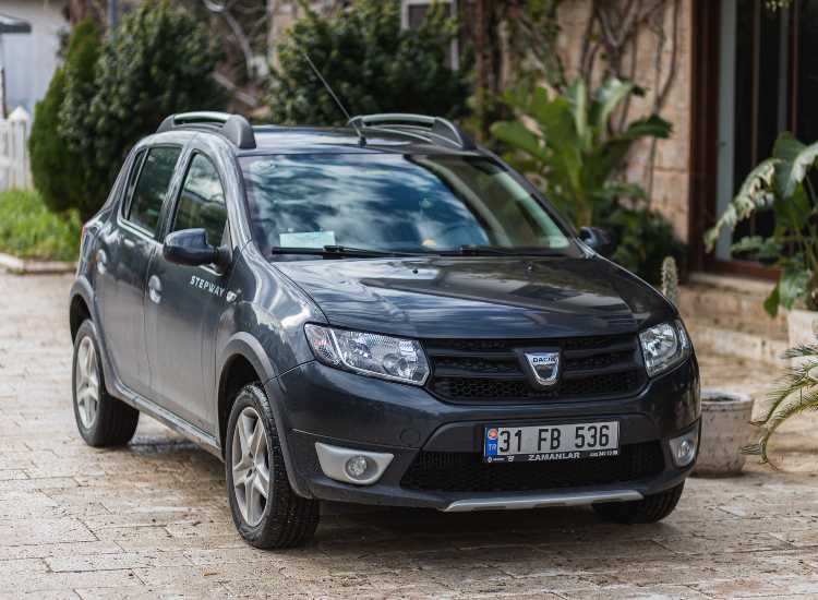 La foto di una Dacia Sandero, tra le migliori a GPL - fonte stocka.dobe - giornalemotori.it