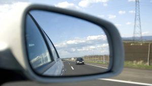 Specchietti auto, la regola da non dimenticare - fonte depositphotos.com - giornalemotori.it