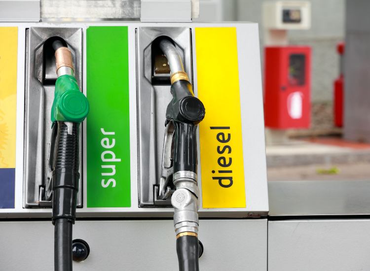 Diesel al posto della benzina - fonte stock.adobe - giornalemotori.it