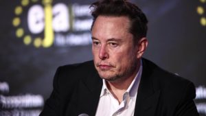 Elon Musk annuncia i licenziamenti e gli investimenti - fonte Ansa Foto - giornalemotori.it