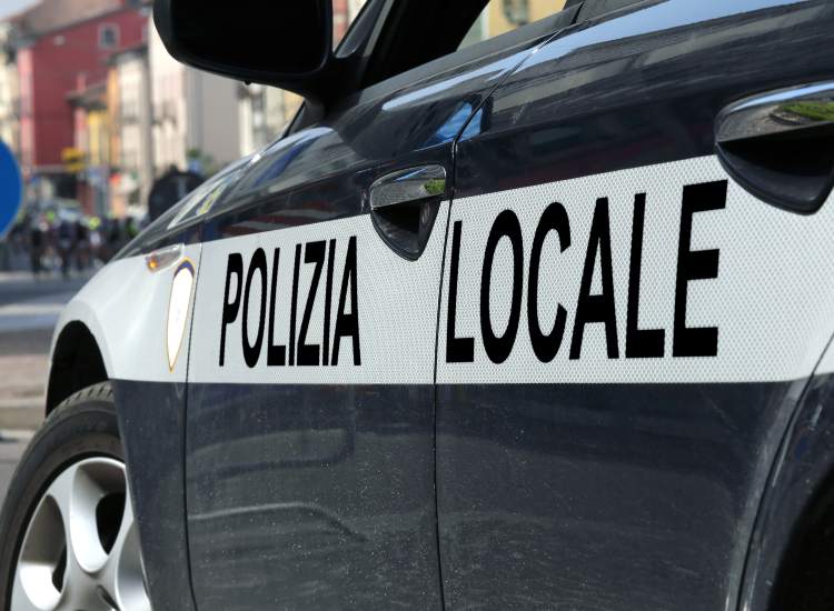 Estafar es ilegal y podría ponerlo en riesgo de prisión