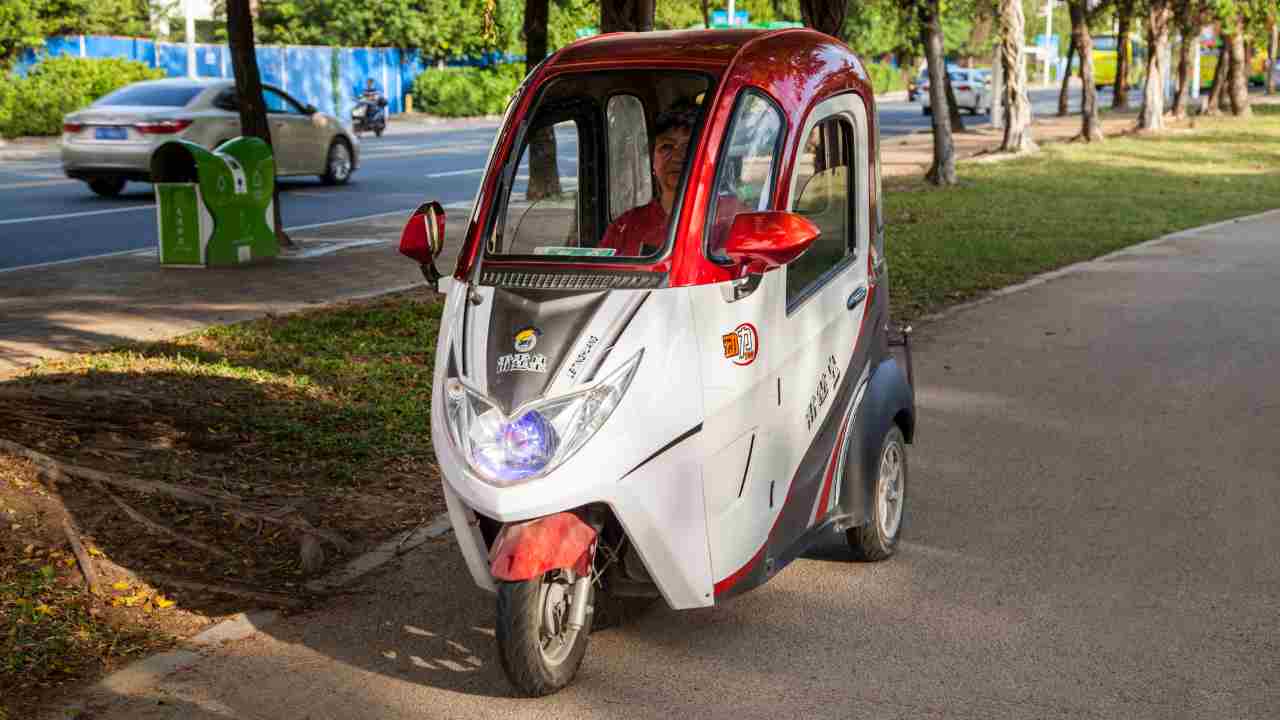 Um triciclo elétrico, que agora pode circular em rodovia e atingir velocidades de até 120 km/h: uma grande oportunidade para todos