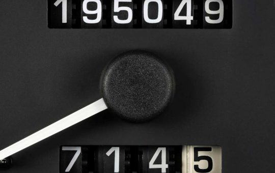 La truffa dei chilometri alterati - fonte stock.adobe - giornalemotori.it