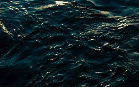 Il carburante con acqua di mare - fonte Pexels - giornalemotori.it