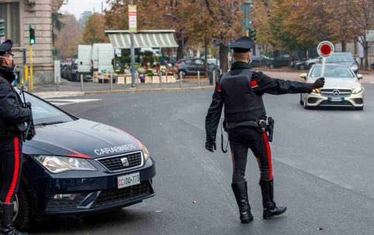 La truffa del finto carabiniere - fonte depositphotos.com - giornalemotori.it