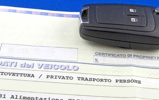 Libretto auto, il codice da controllare - fonte stock.adobe - giornalemotori.it