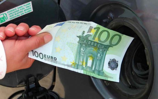 Lo Stato ti paga anche la benzina - fonte depositphotos.com - giornalemotori.it