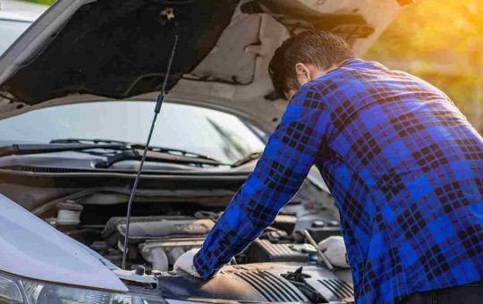 Cosa fare se l'auto accelera a singhiozzi