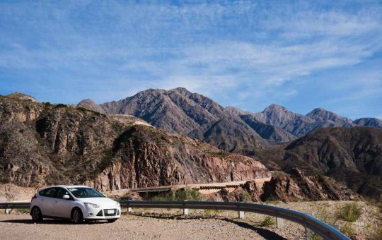 Viaggi auto in montagna, i consigli - fonte Pexels - giornalemotori.it