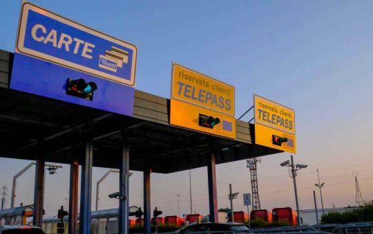 Viaggi in autostrada gratis - fonte depositphotos.com - giornalemotori.it